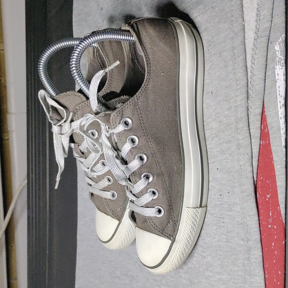 Converse All-Star woman size 7 men's size 5 gray sneakers with silver laces